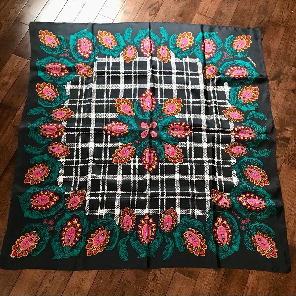 DVF Diane von Furstenberg 100% Silk Scarf Vintage